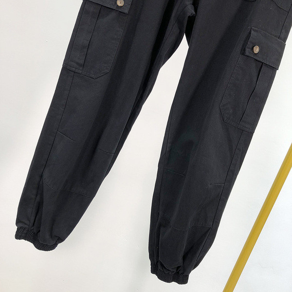 Ellentmondásos-alkalmi női nadrág fekete zsebekkel