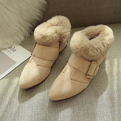 Női téli cipő puha béléssel hegyes modell fekete és bézs színben