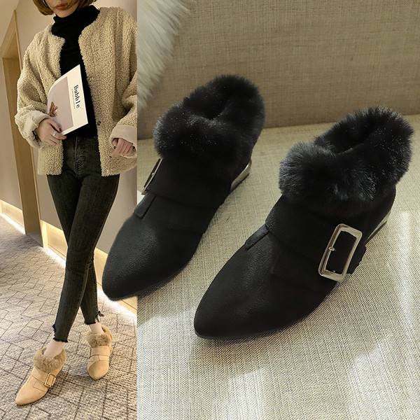 Női téli cipő puha béléssel hegyes modell fekete és bézs színben