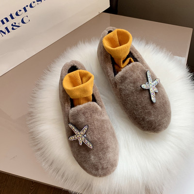 Lapos talpú női pehelycipő fekete, fehér és bézs színben