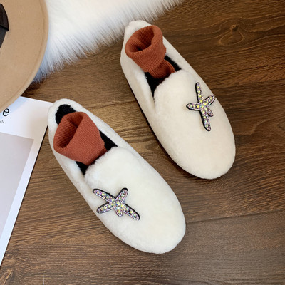 Lapos talpú női pehelycipő fekete, fehér és bézs színben