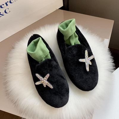 Lapos talpú női pehelycipő fekete, fehér és bézs színben