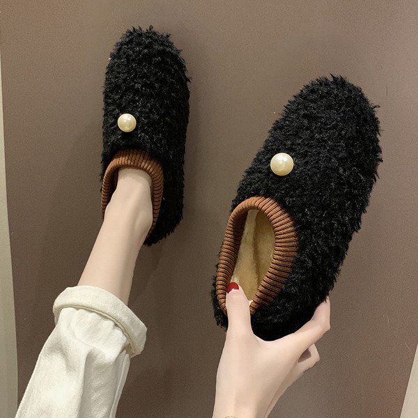 Női téli papucs fehér, fekete és bézs színben