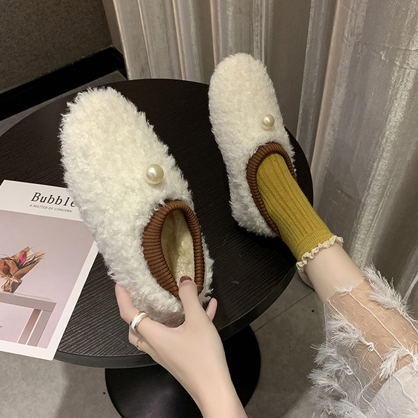 Női téli papucs fehér, fekete és bézs színben