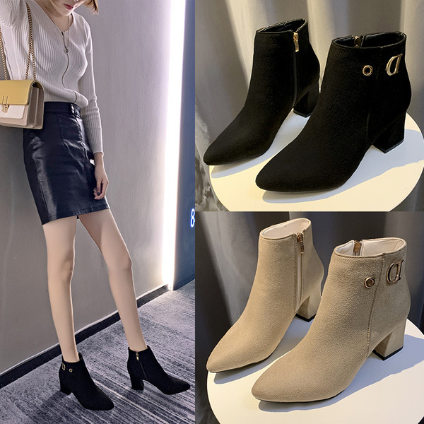 Stílusos női csizma vastag sarkú fekete és bézs színben