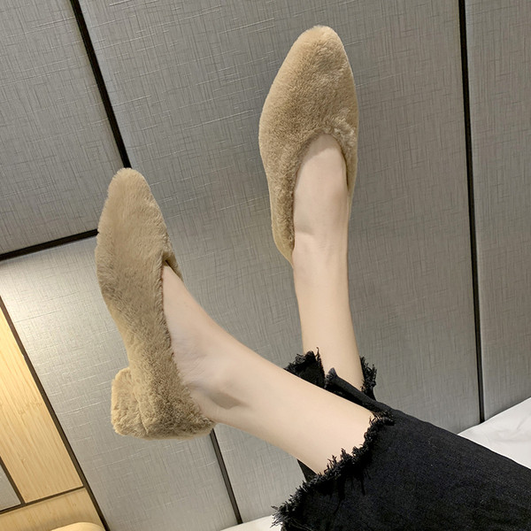 Γυναικεία μοντέρνα παπούτσια σε μαύρο και μπεζ χρώμα