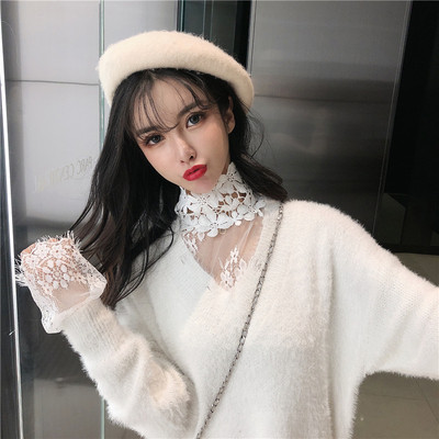 Χνουδωτό γυναικείο πουλόβερ με μανίκια και μανίκια δαντέλας