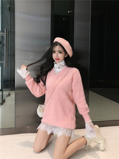 Χνουδωτό γυναικείο πουλόβερ με μανίκια και μανίκια δαντέλας