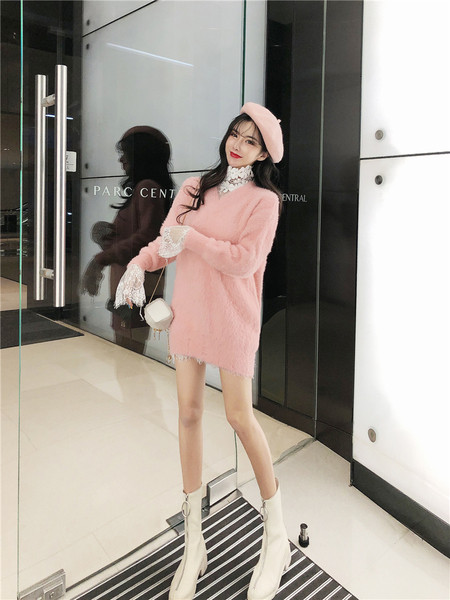 Χνουδωτό γυναικείο πουλόβερ με μανίκια και μανίκια δαντέλας