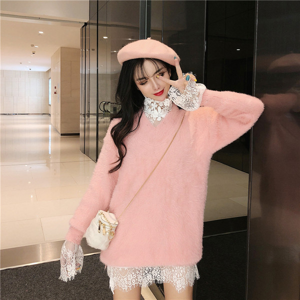 Χνουδωτό γυναικείο πουλόβερ με μανίκια και μανίκια δαντέλας