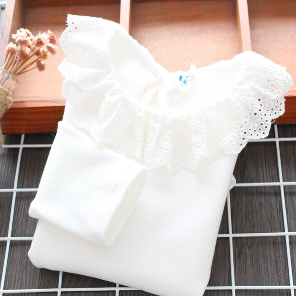 Μοντέρνα γυναικεία μπλούζα με στρογγυλη λαιμόκοψη και μακριά μανίκια σε λευκό χρώμα