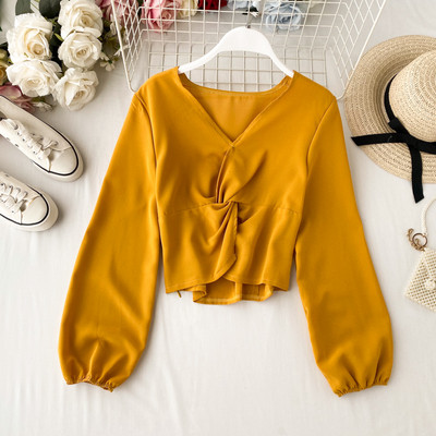 Μοντέρνα γυναικεία μπλούζα με λαιμόκοψη σε άσπρο, μαύρο, κόκκινο, κίτρινο και μπεζ χρώμα