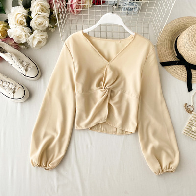 Μοντέρνα γυναικεία μπλούζα με λαιμόκοψη σε άσπρο, μαύρο, κόκκινο, κίτρινο και μπεζ χρώμα