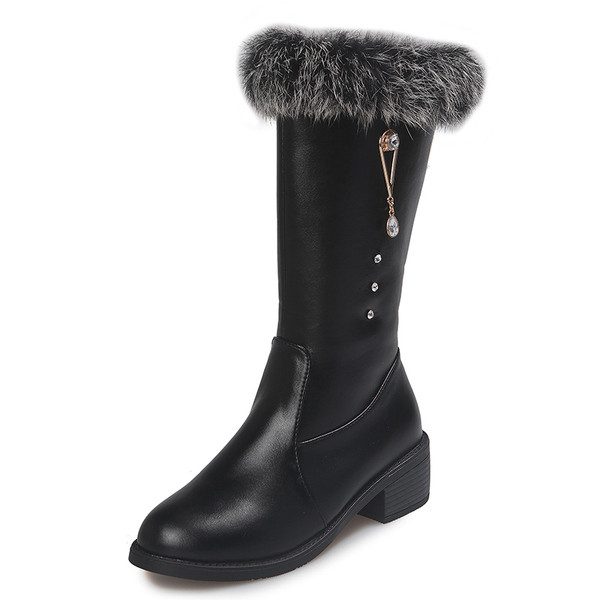 Modern női csizma pehellyel és kövekkel fekete színben