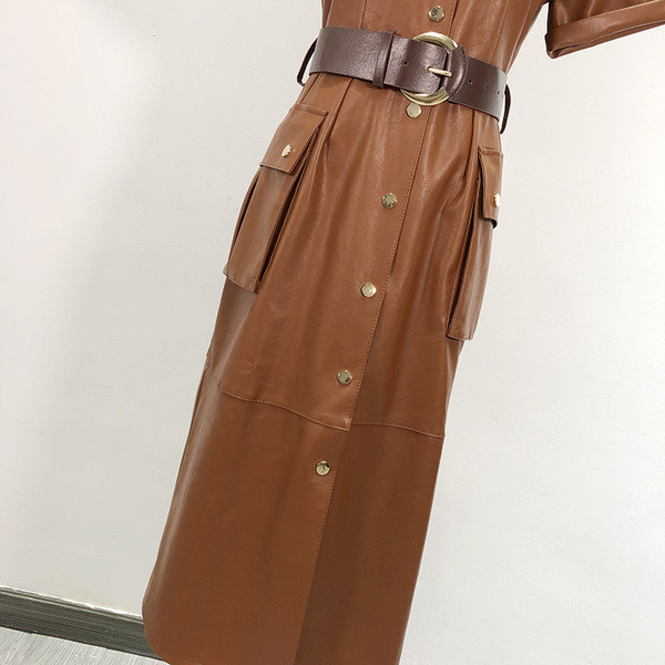 Eko bőrből készült modern női ruha barna színben, övvel