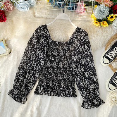 Új modell női blúz virágos motívumokkal és szögletes nyakkivágással