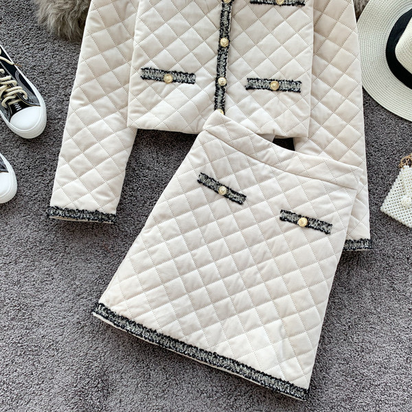 Modern női szett két részből - fekete és bézs színben