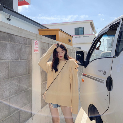 Μοντέρνα γυναικεία μπλούζα σε δύο χρώματα με στρογγυλη λαιμόκοψη