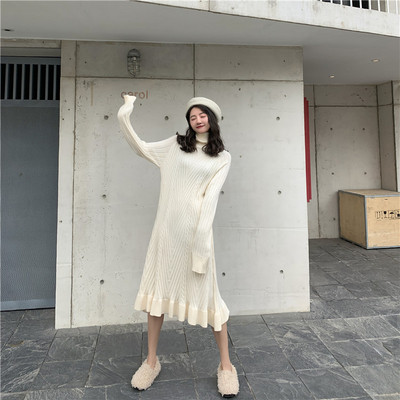 Női aktuális kötött ruha két színben, hosszú ujjal