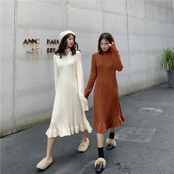 Női aktuális kötött ruha két színben, hosszú ujjal