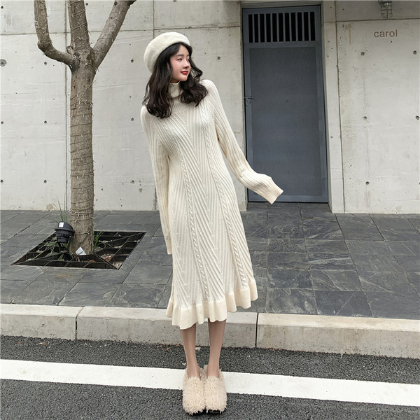 Női aktuális kötött ruha két színben, hosszú ujjal