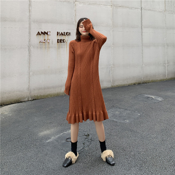 Női aktuális kötött ruha két színben, hosszú ujjal