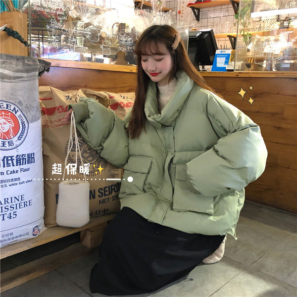 Női hétköznapi kabát széles modell zöld és fehér színben