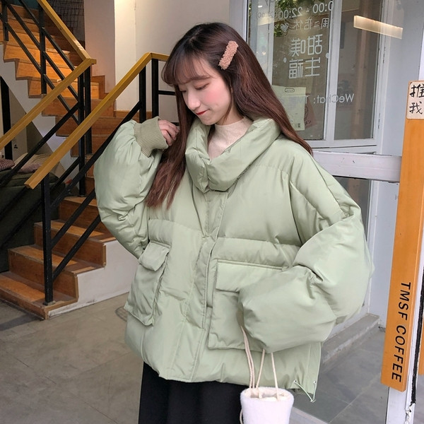 Női hétköznapi kabát széles modell zöld és fehér színben