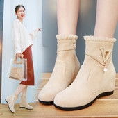 Μοντέρνες γυναικείες μπότες με πέτρες σε πλατφόρμα σε μπεζ και μαύρο χρώμα