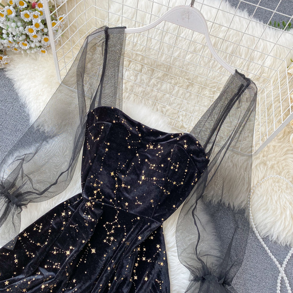 Stílusos női ruha csillogó hatású fekete színben