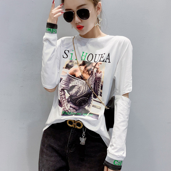 Női blúz színes rátéttel, szakadt motívumokkal