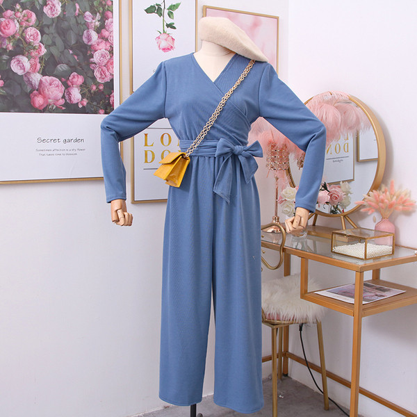 Modern női overál spitz nyakkivágással - több színben