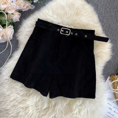 Σύντομα γυναικεία χειμεερινά παντελόνια με ζώνη