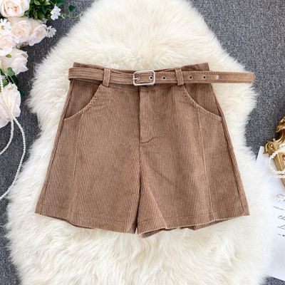 Σύντομα γυναικεία χειμεερινά παντελόνια με ζώνη