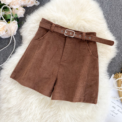 Σύντομα γυναικεία χειμεερινά παντελόνια με ζώνη