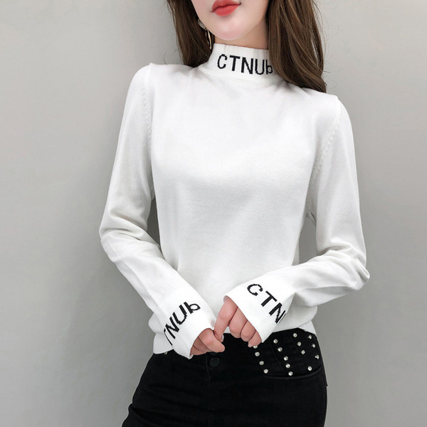 Csíkos női póló, ujján felirattal több színben