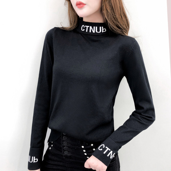 Csíkos női póló, ujján felirattal több színben