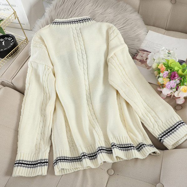 Női alkalmi pulóver ovális nyakkivágással és színes rátéttel