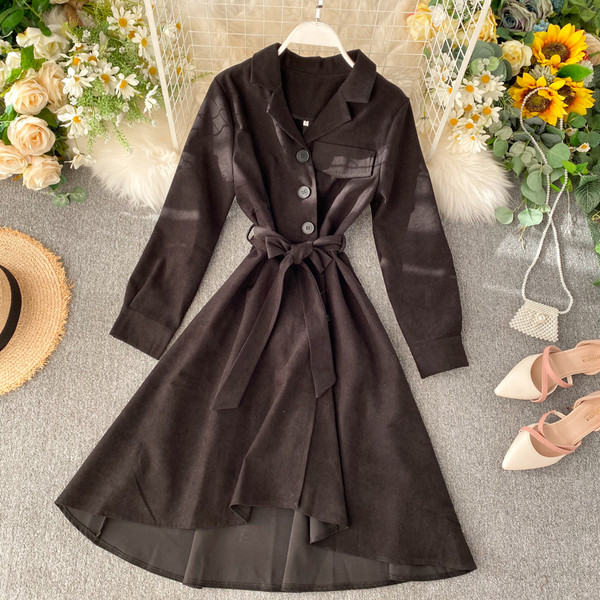 Modern női ruha övvel, négy színben