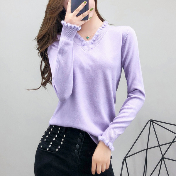 Μοντέρνα γυναικεία μπλούζα  με λαιμόκοψη σε μαύρο, λευκό και μοβ χρώμα