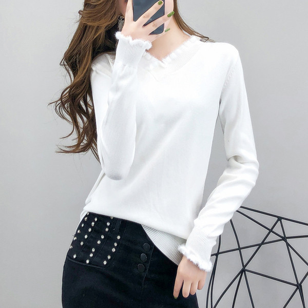 Μοντέρνα γυναικεία μπλούζα  με λαιμόκοψη σε μαύρο, λευκό και μοβ χρώμα