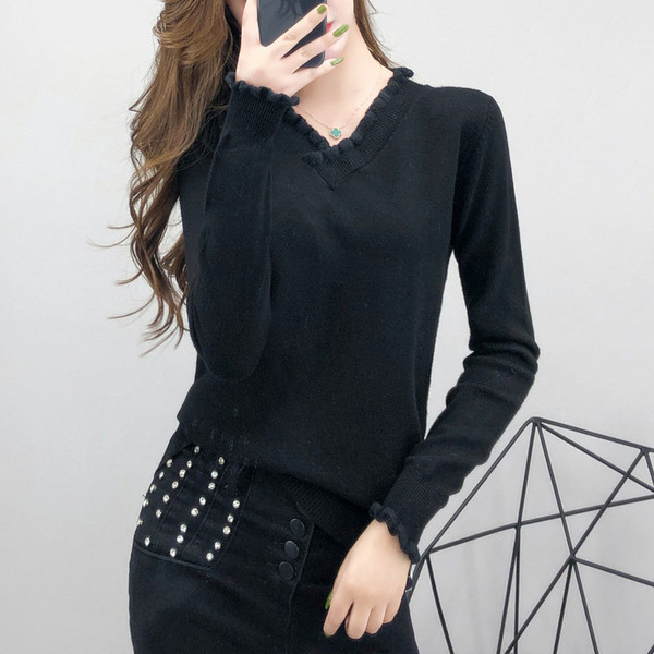 Μοντέρνα γυναικεία μπλούζα  με λαιμόκοψη σε μαύρο, λευκό και μοβ χρώμα