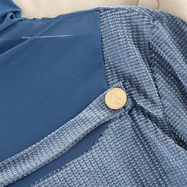 Modern női pulóver gombokkal és magas gallérral, négy színben