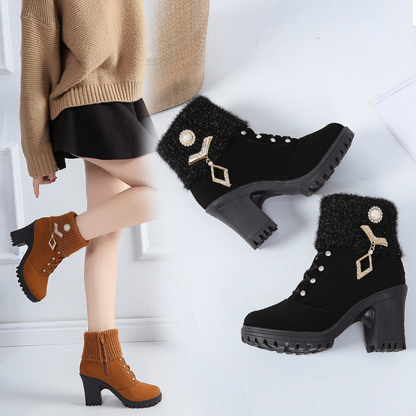 Modern női csizma puha béléssel és fém elemekkel barna és fekete színben