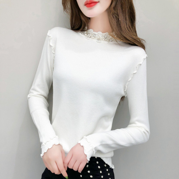 Γυναικεία μπλούζα της μόδας με διακοσμητικά μαργαριτάρια σε μαύρο και άσπρο χρώμα