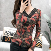 Γυναικεία μπλούζα με λαιμόκοψη και επιγραφές σε διάφορα χρώματα