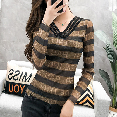 Γυναικεία μπλούζα με λαιμόκοψη και επιγραφές σε διάφορα χρώματα