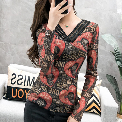 Γυναικεία μπλούζα με λαιμόκοψη και επιγραφές σε διάφορα χρώματα