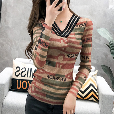 Γυναικεία μπλούζα με λαιμόκοψη και επιγραφές σε διάφορα χρώματα