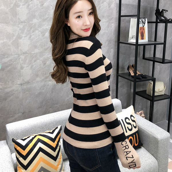 Csíkos női póló hímzéssel - két színben felirat